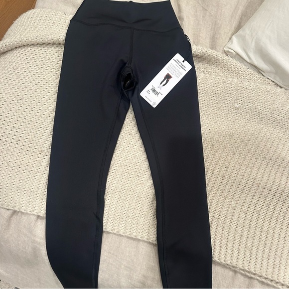 NWT! Never worn- Alo Yoga Airlift Legging in Black, Size XS - Picture 2 of 5